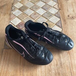 Nike Kids Cleats Size 2❤️‍🔥❤️‍🔥